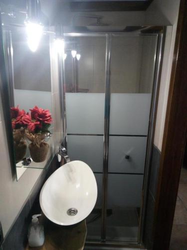 Apartamentos Turisticos La Fuensanta Cella Bilik gambar